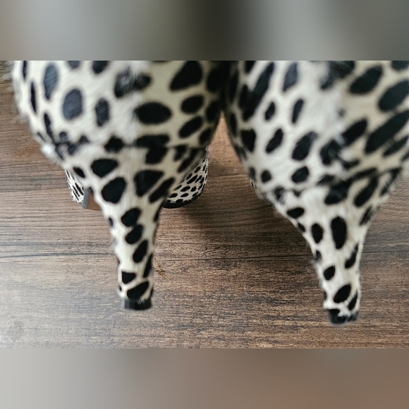 Clarks Laina 55 Court 2 Pumps Dalmation Animal Print 2" Heel, Women 8M - Picture 2 of 7